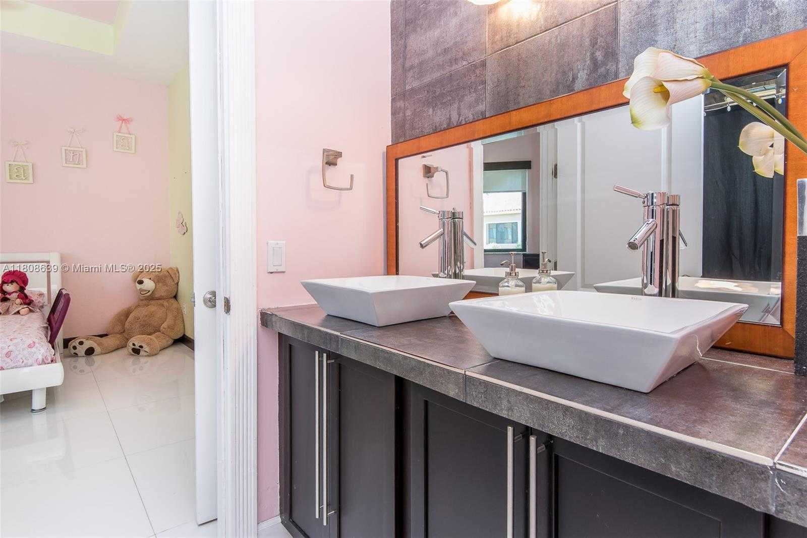 Small Image of 19305 SOUTH WEST 79TH CT, Cutler Bay Number 40