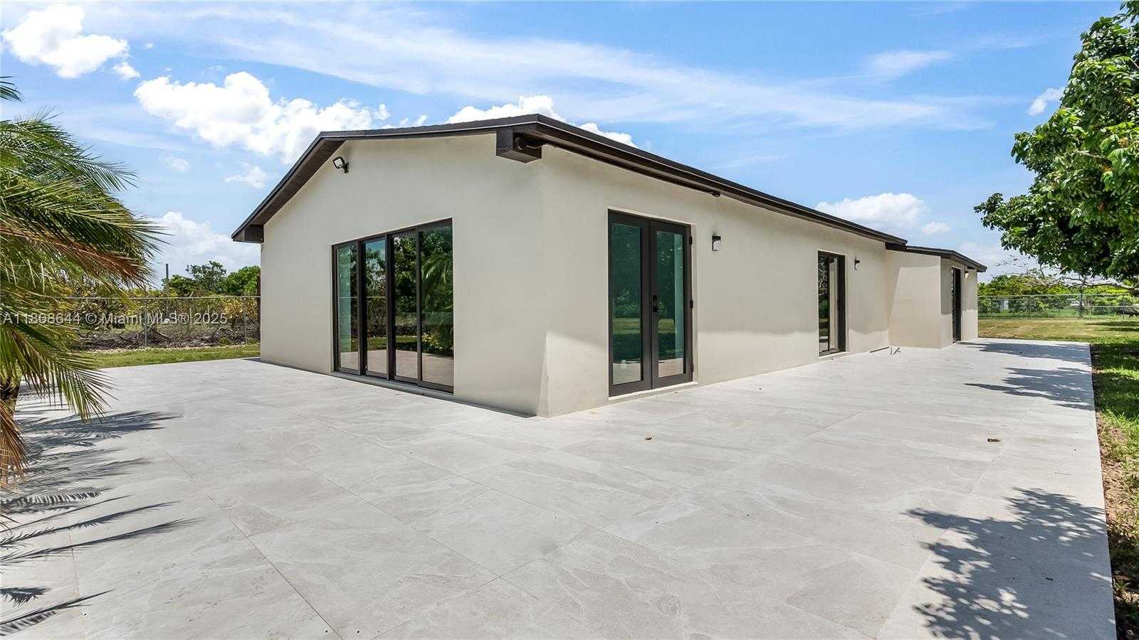 Small Image of 18007 SOUTH WEST 154TH ST, Miami Number 37
