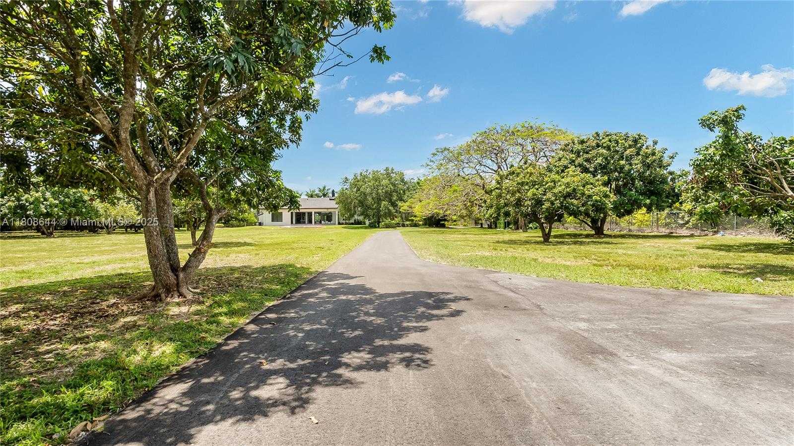 Small Image of 18007 SOUTH WEST 154TH ST, Miami Number 57