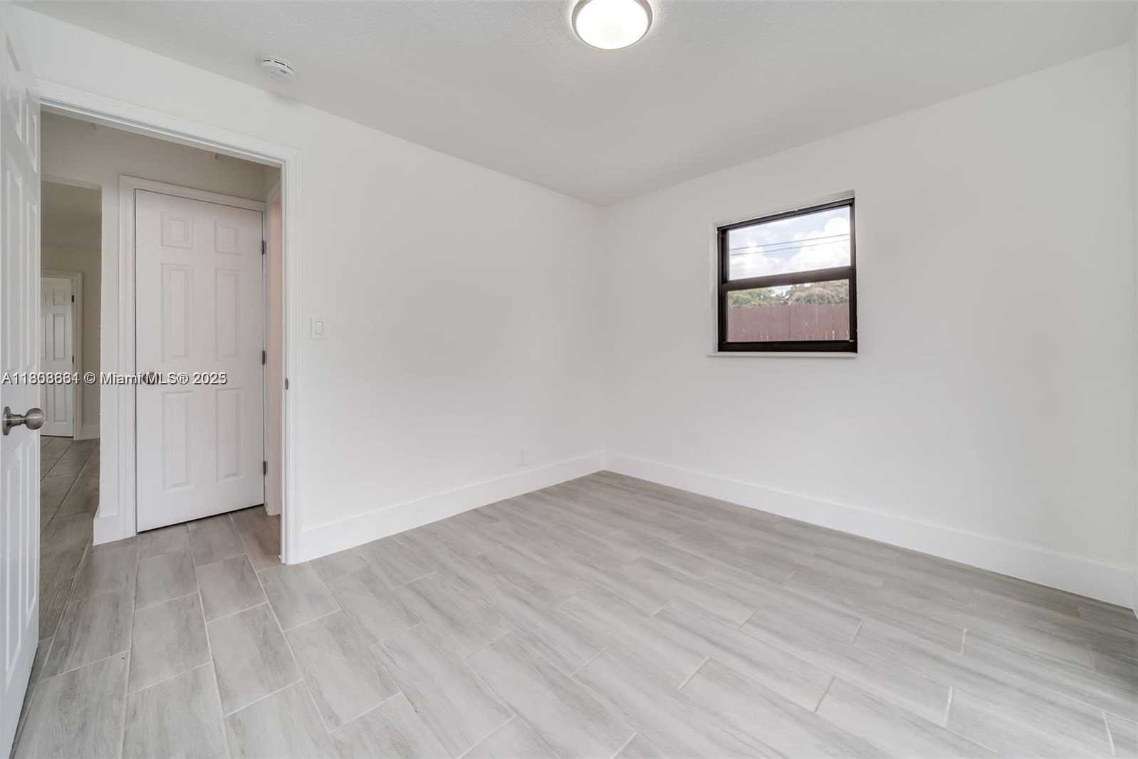 Small Image of 2447 FLETCHER ST, Hollywood Number 10