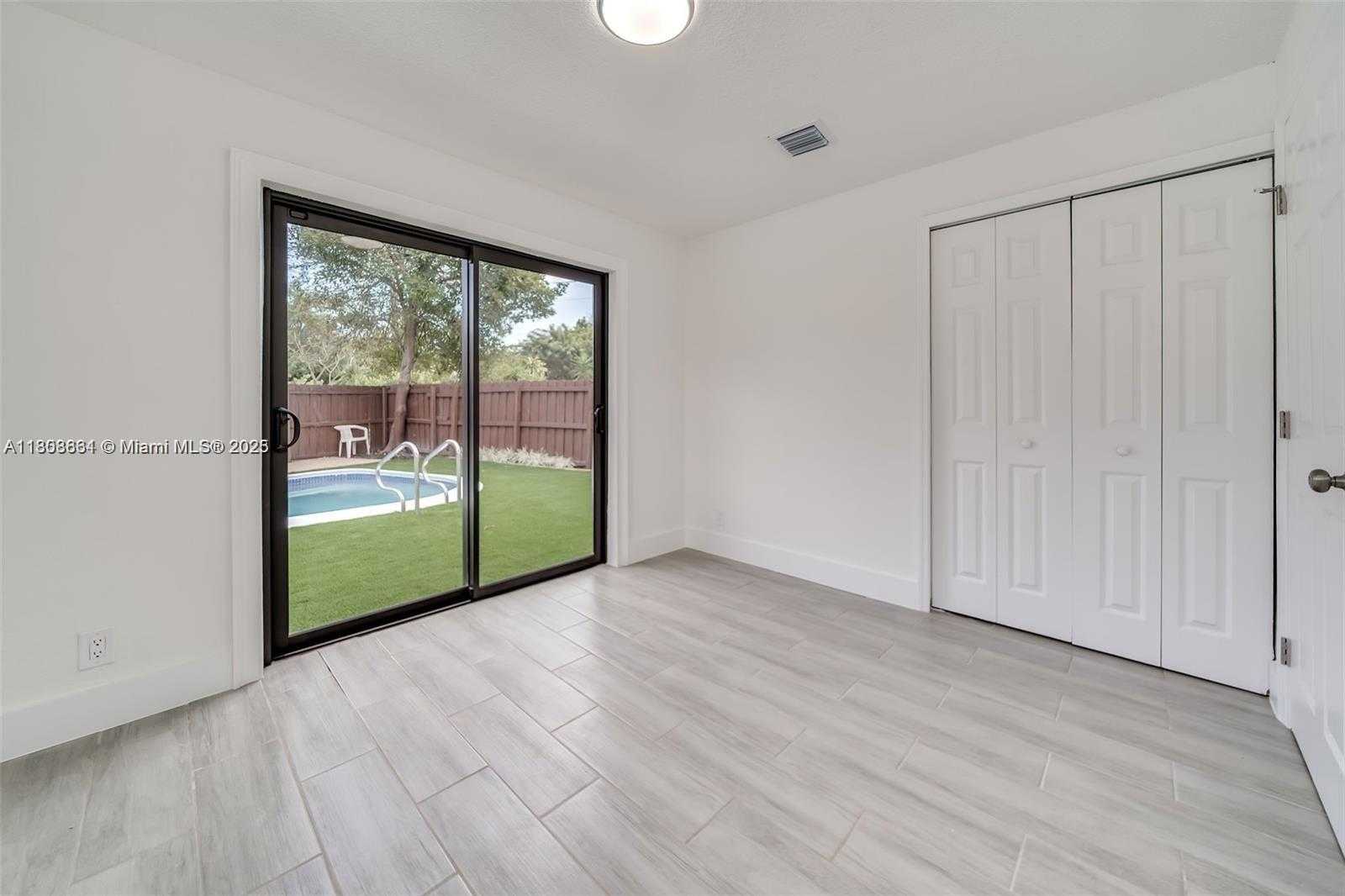 Small Image of 2447 FLETCHER ST, Hollywood Number 11