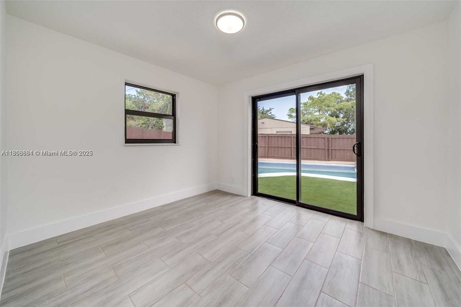 Small Image of 2447 FLETCHER ST, Hollywood Number 12