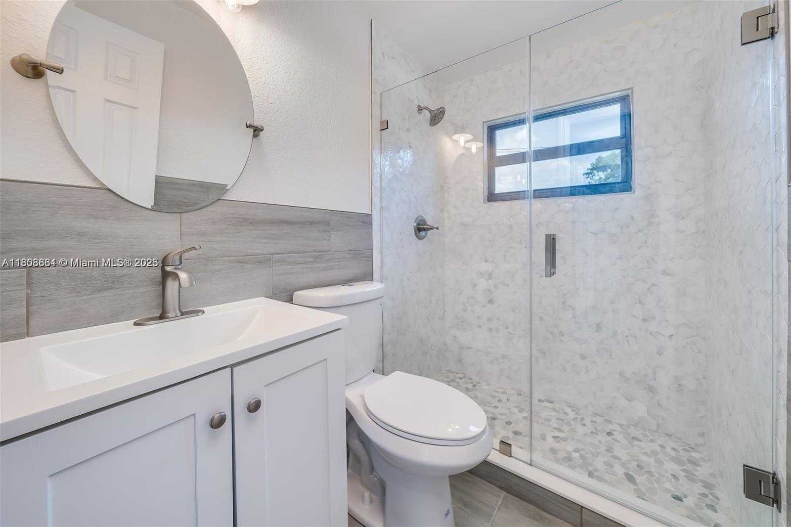 Small Image of 2447 FLETCHER ST, Hollywood Number 14