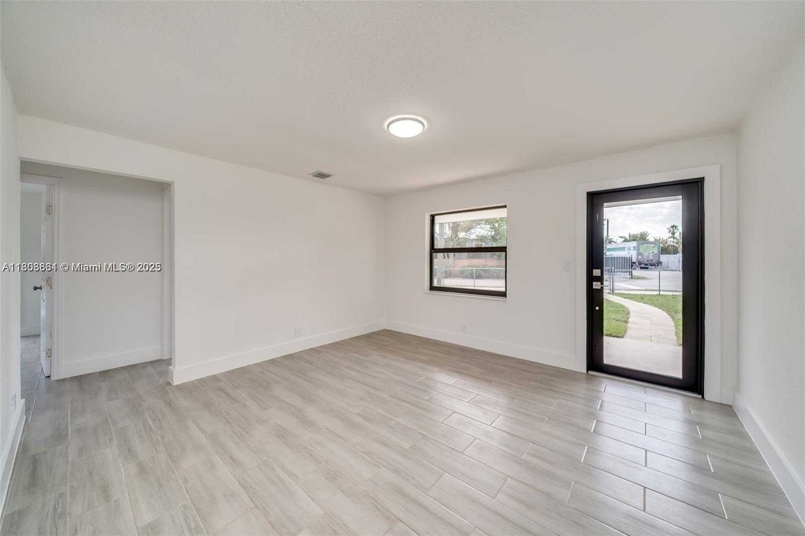 Small Image of 2447 FLETCHER ST, Hollywood Number 15