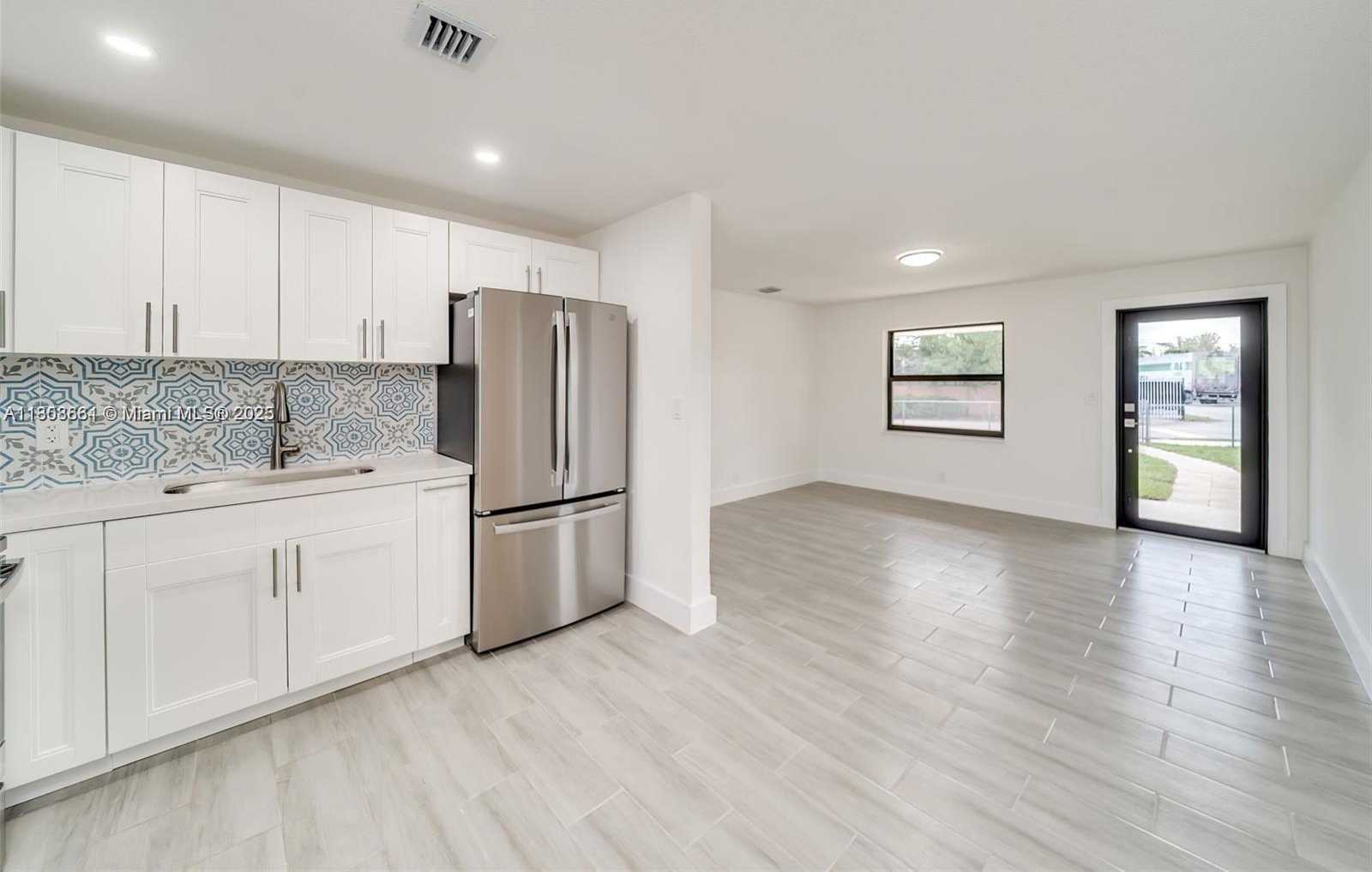 Small Image of 2447 FLETCHER ST, Hollywood Number 17