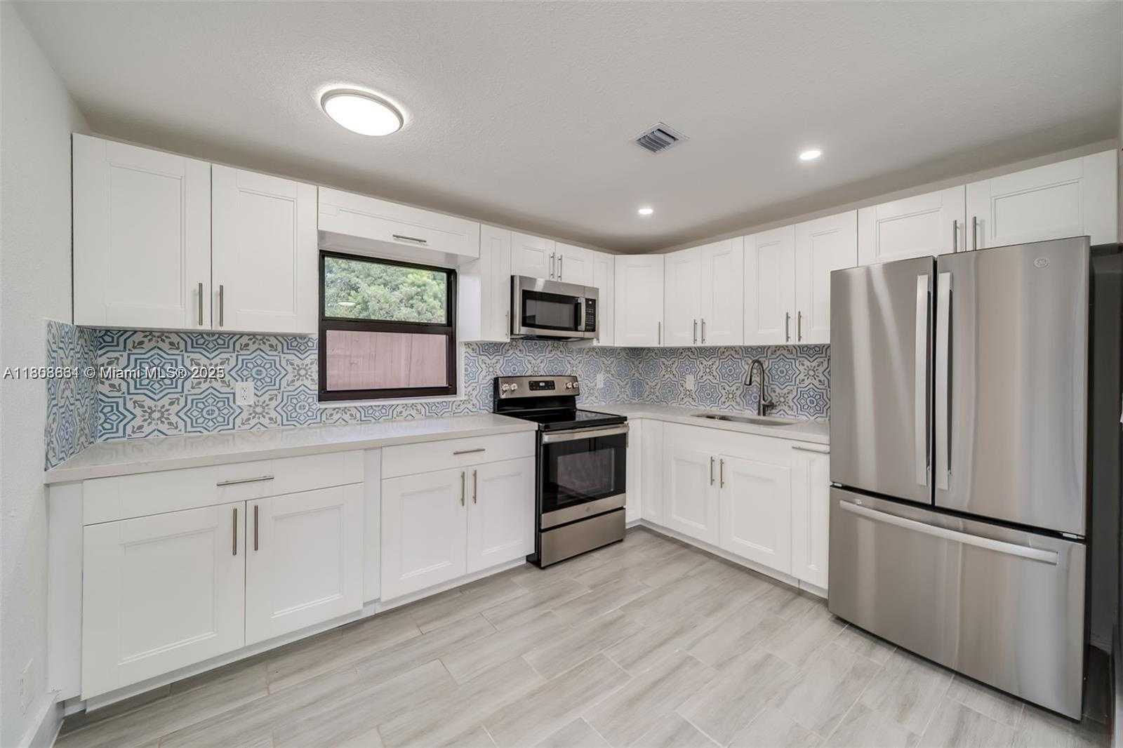 Small Image of 2447 FLETCHER ST, Hollywood Number 18