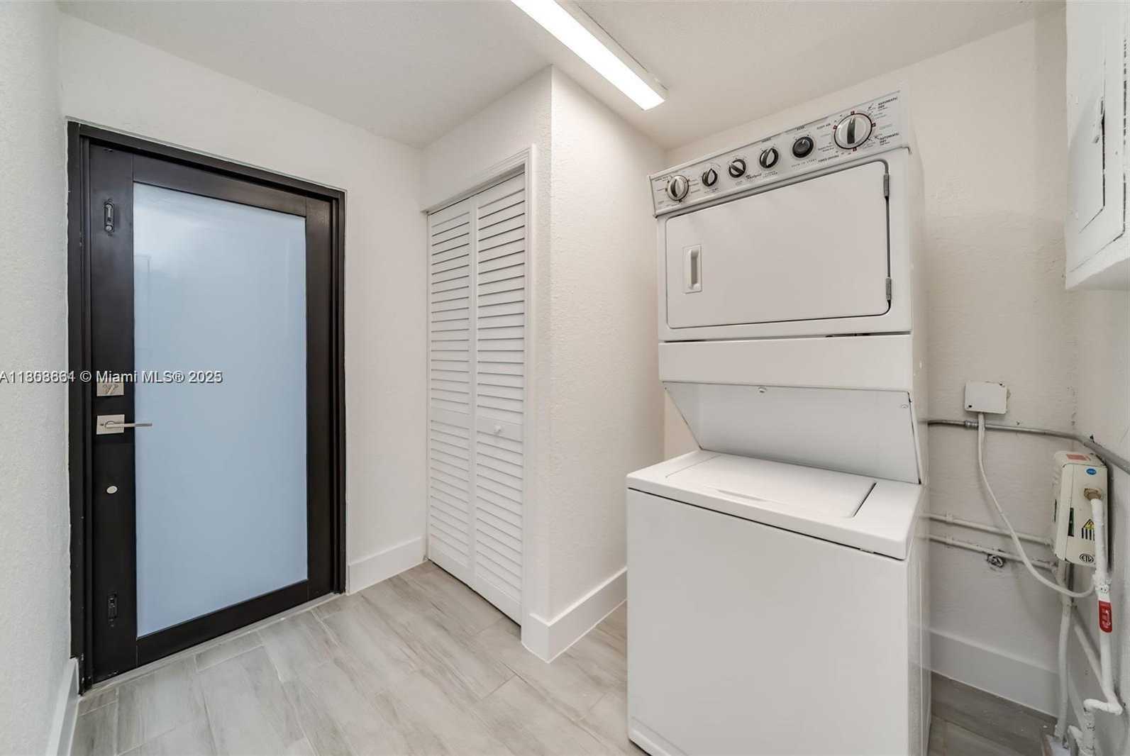 Small Image of 2447 FLETCHER ST, Hollywood Number 8