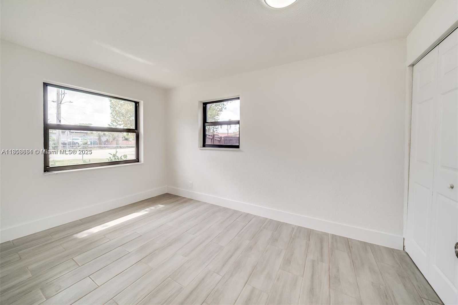 Small Image of 2447 FLETCHER ST, Hollywood Number 9