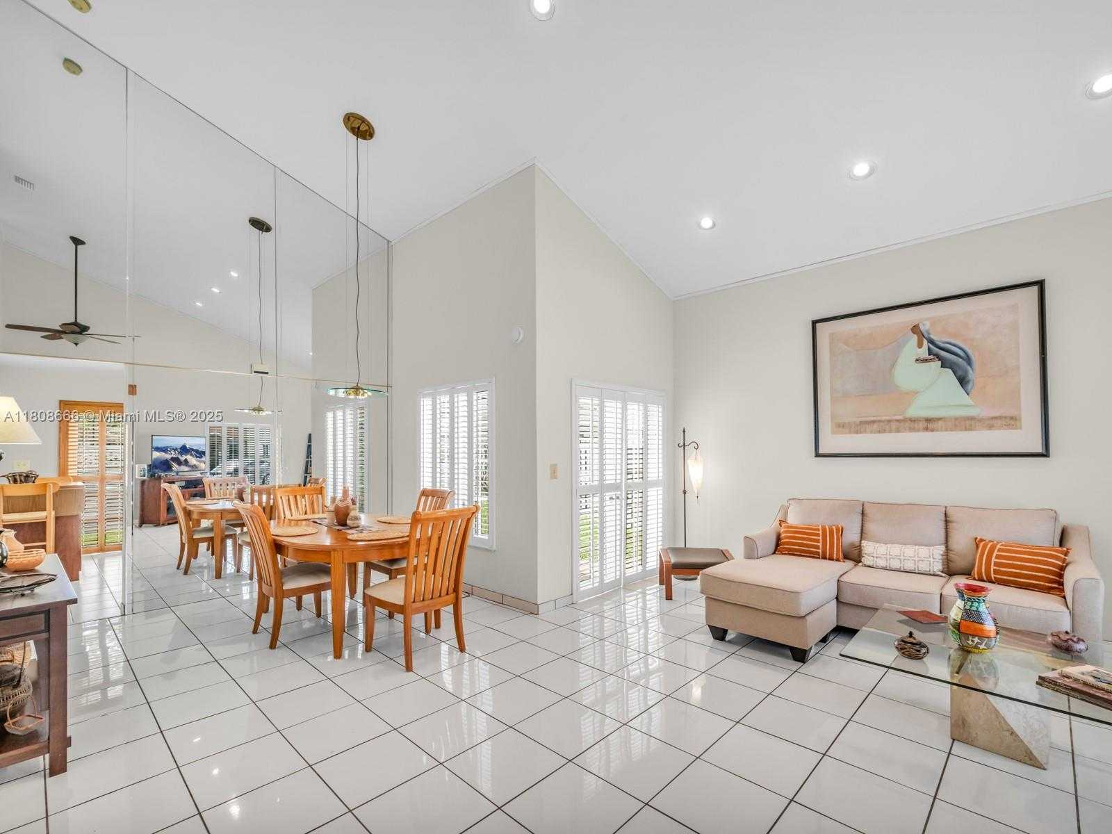 Small Image of 6566 NORTH WEST 197TH LN, Hialeah Number 13