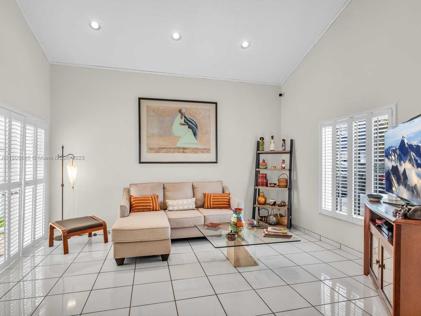 Small Image of 6566 NORTH WEST 197TH LN, Hialeah Number 14