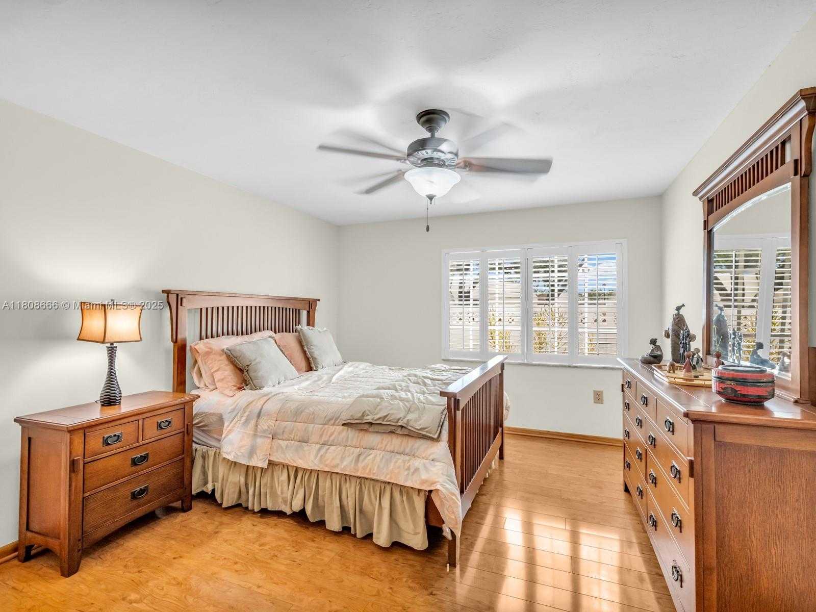 Small Image of 6566 NORTH WEST 197TH LN, Hialeah Number 21