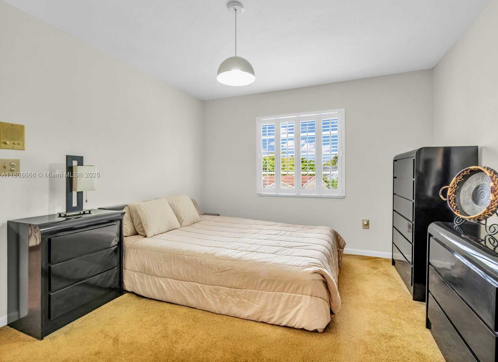 Small Image of 6566 NORTH WEST 197TH LN, Hialeah Number 25