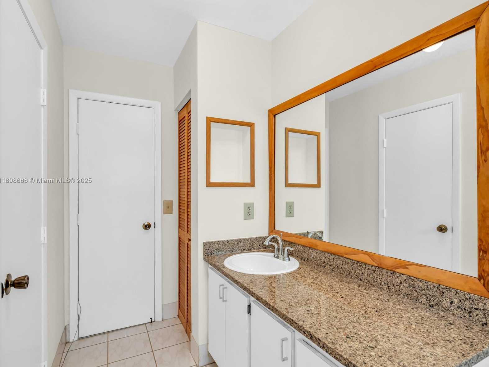 Small Image of 6566 NORTH WEST 197TH LN, Hialeah Number 28