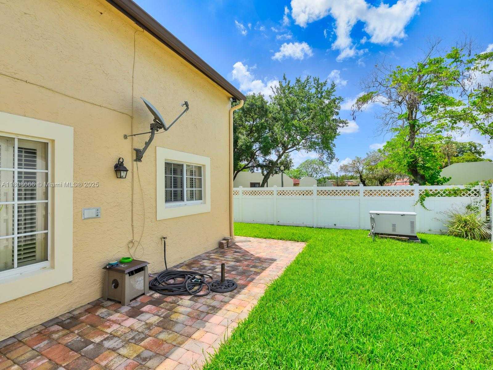 Small Image of 6566 NORTH WEST 197TH LN, Hialeah Number 34