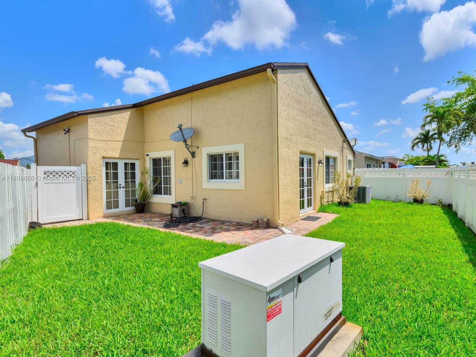 Small Image of 6566 NORTH WEST 197TH LN, Hialeah Number 35