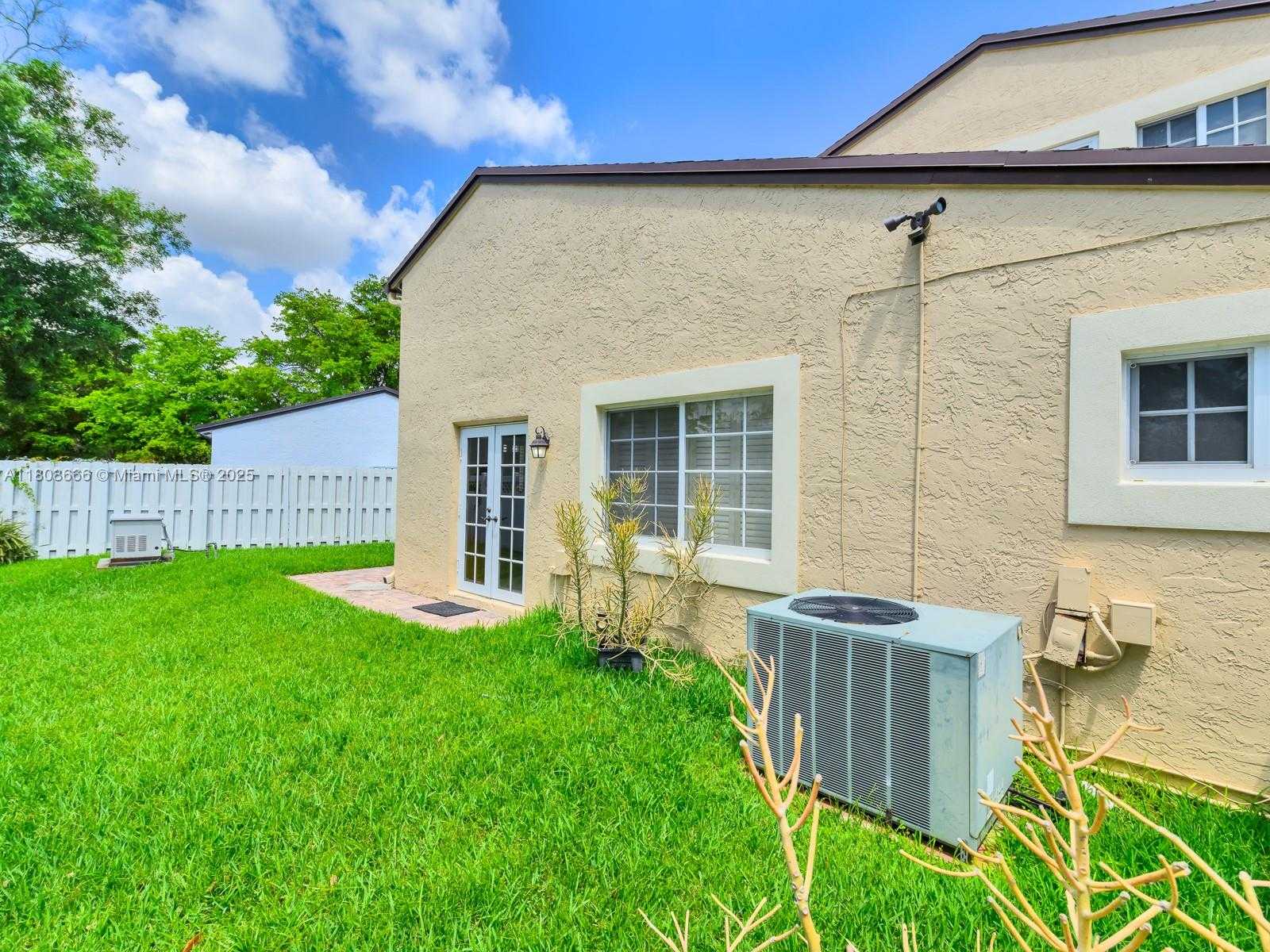 Small Image of 6566 NORTH WEST 197TH LN, Hialeah Number 36