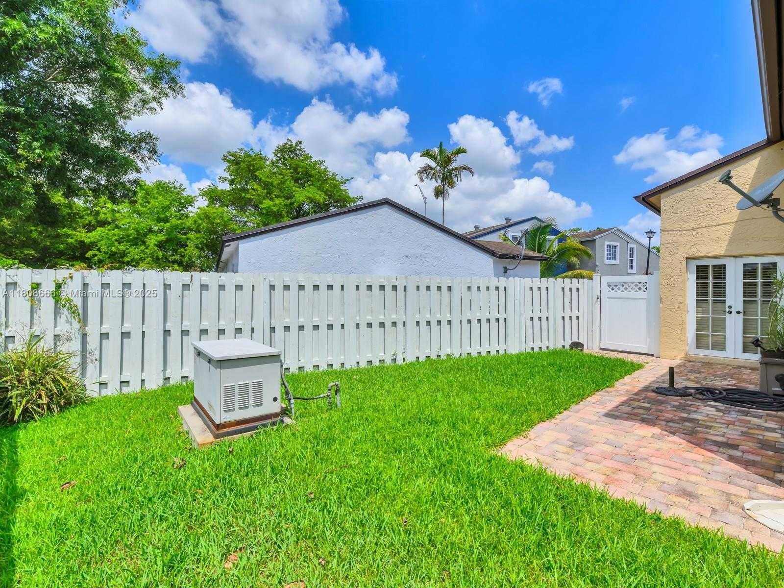 Small Image of 6566 NORTH WEST 197TH LN, Hialeah Number 38