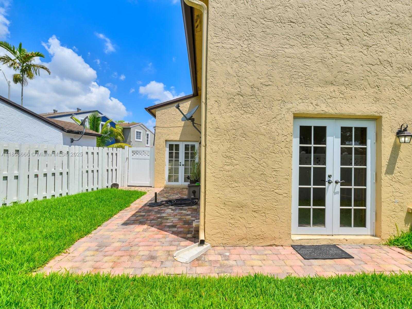 Small Image of 6566 NORTH WEST 197TH LN, Hialeah Number 39