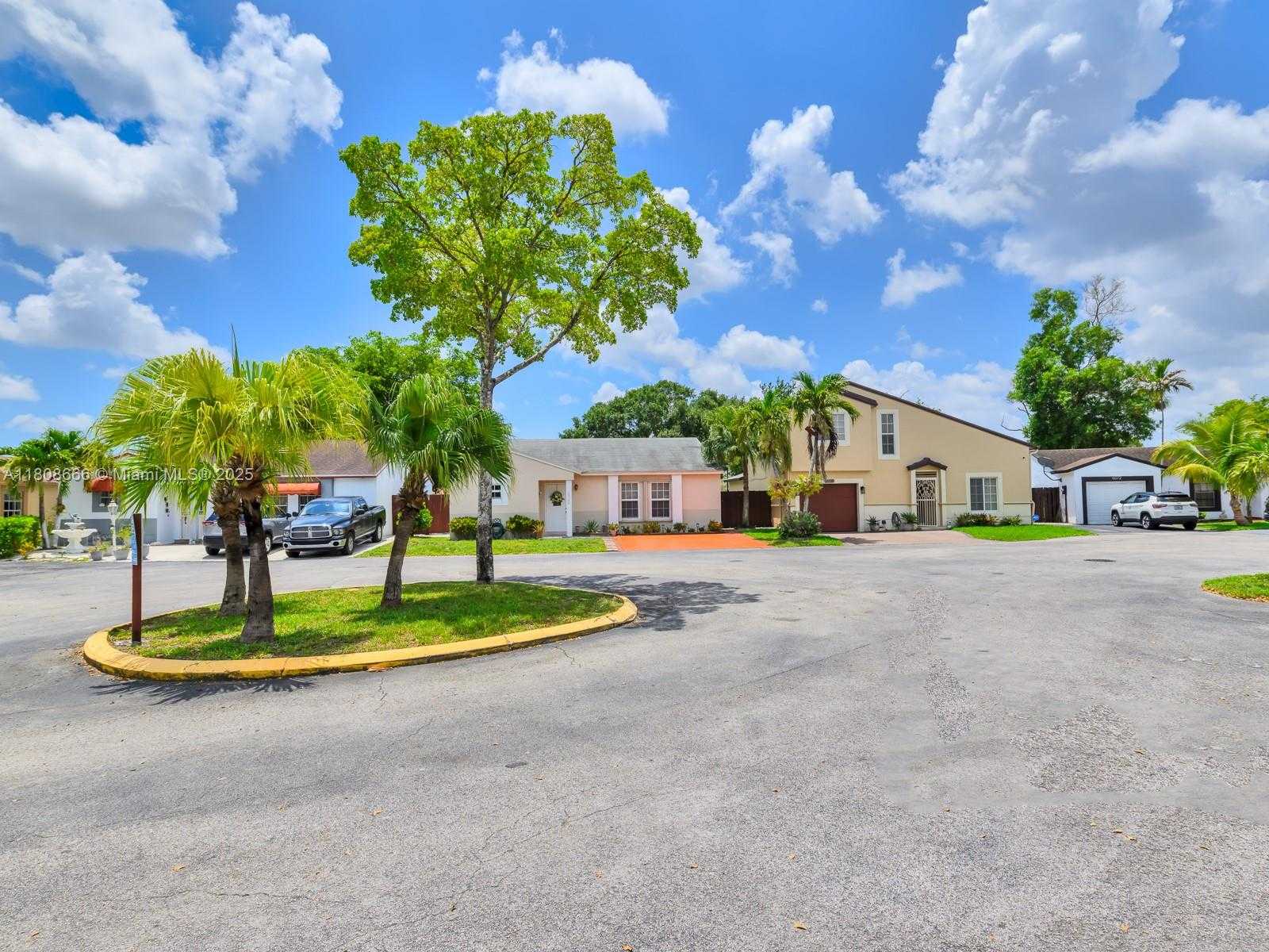 Small Image of 6566 NORTH WEST 197TH LN, Hialeah Number 40