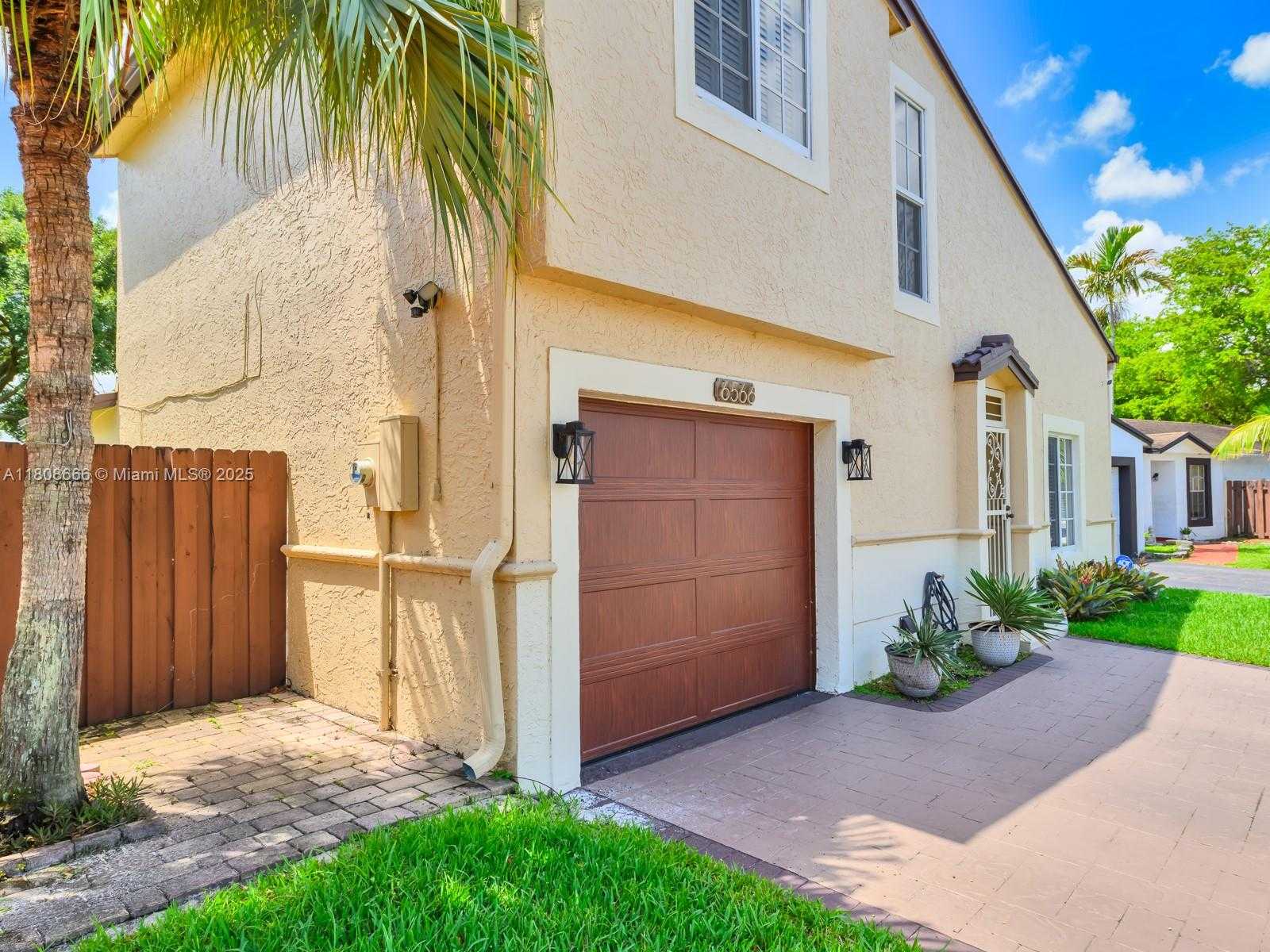 Small Image of 6566 NORTH WEST 197TH LN, Hialeah Number 7