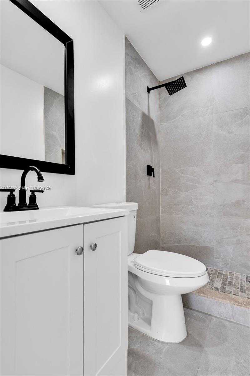 Small Image of 739 WEST 30TH ST, Hialeah Number 12