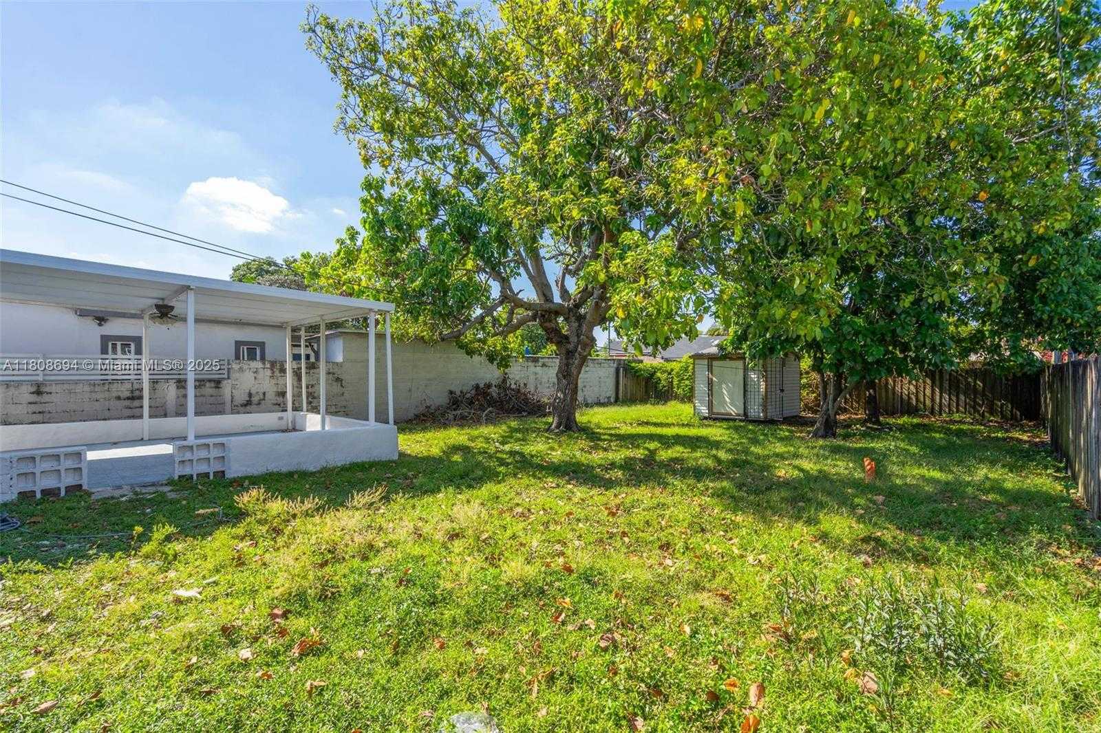 Small Image of 739 WEST 30TH ST, Hialeah Number 21