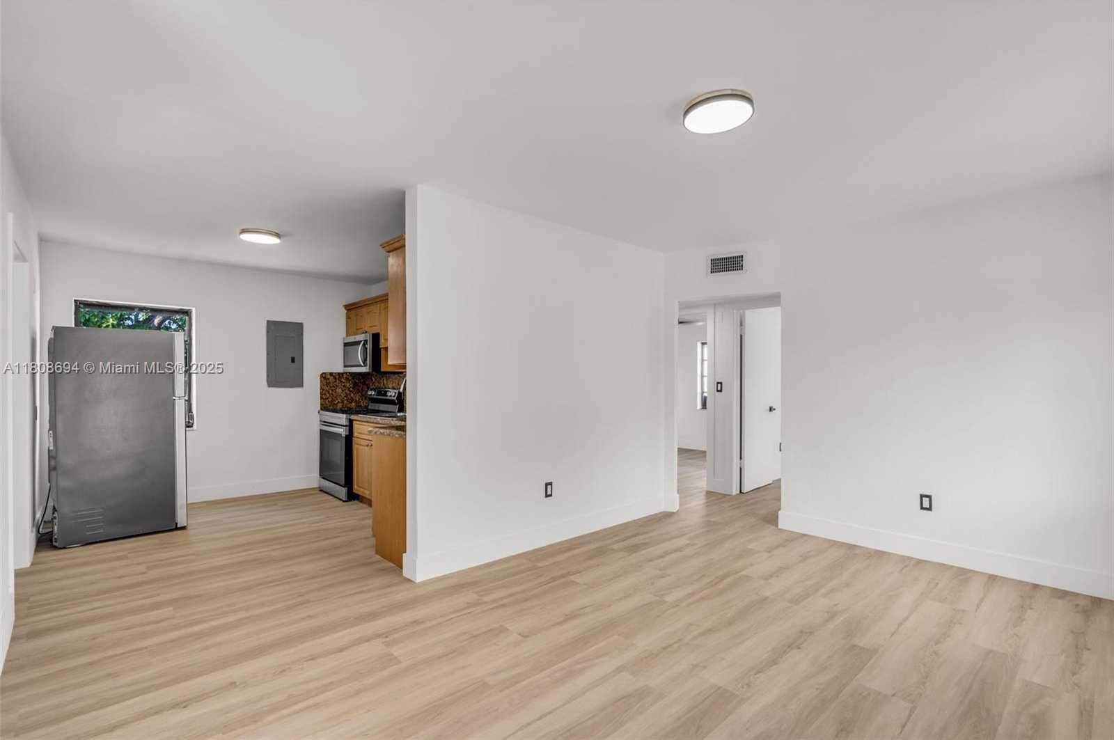 Small Image of 739 WEST 30TH ST, Hialeah Number 4