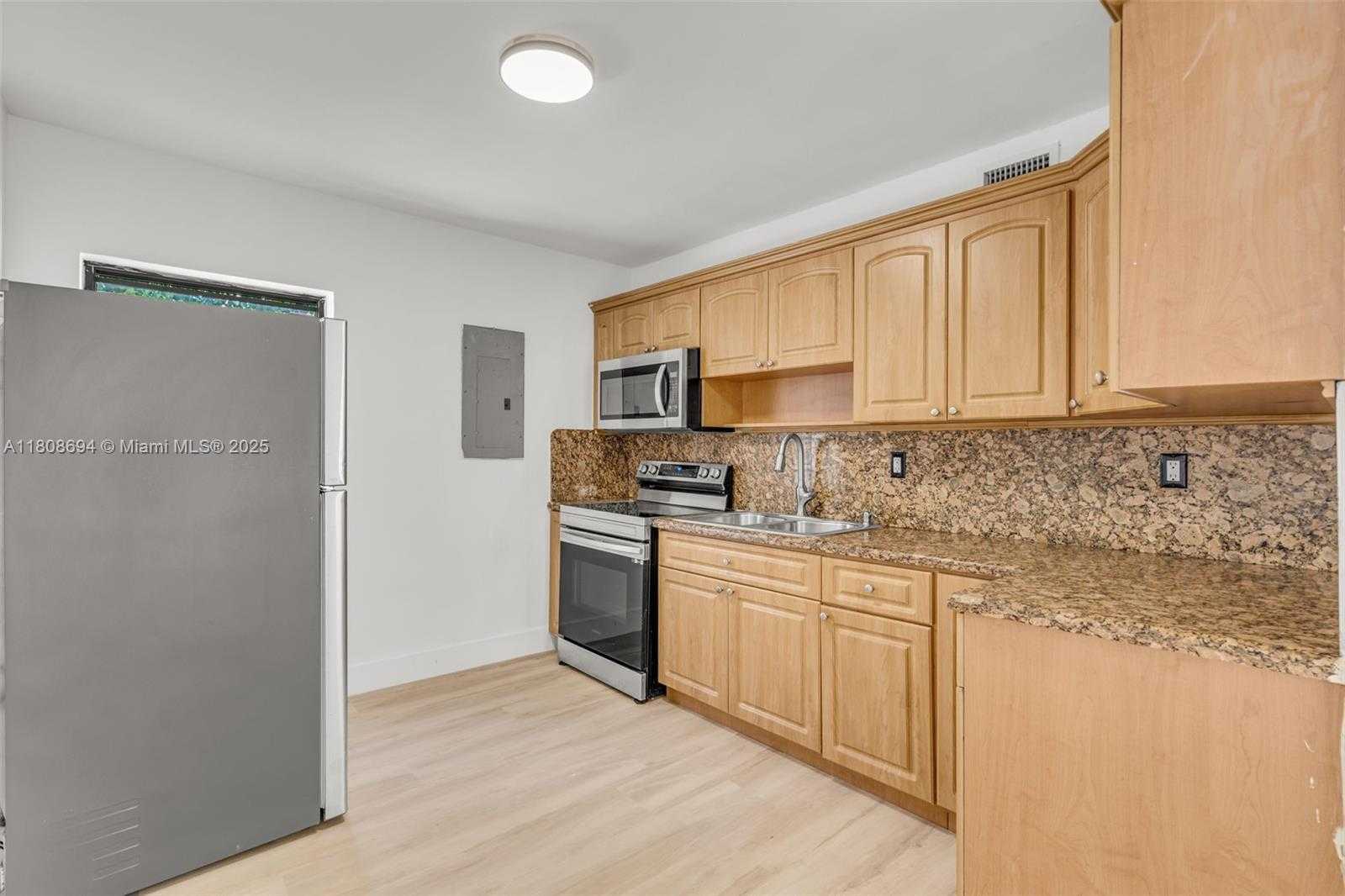 Small Image of 739 WEST 30TH ST, Hialeah Number 7