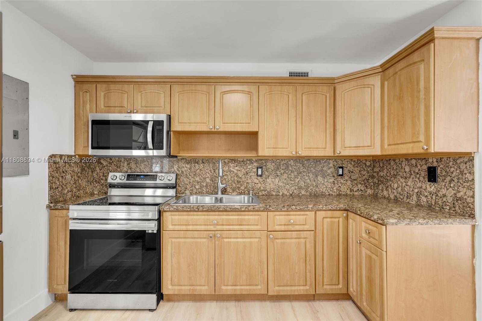 Small Image of 739 WEST 30TH ST, Hialeah Number 8
