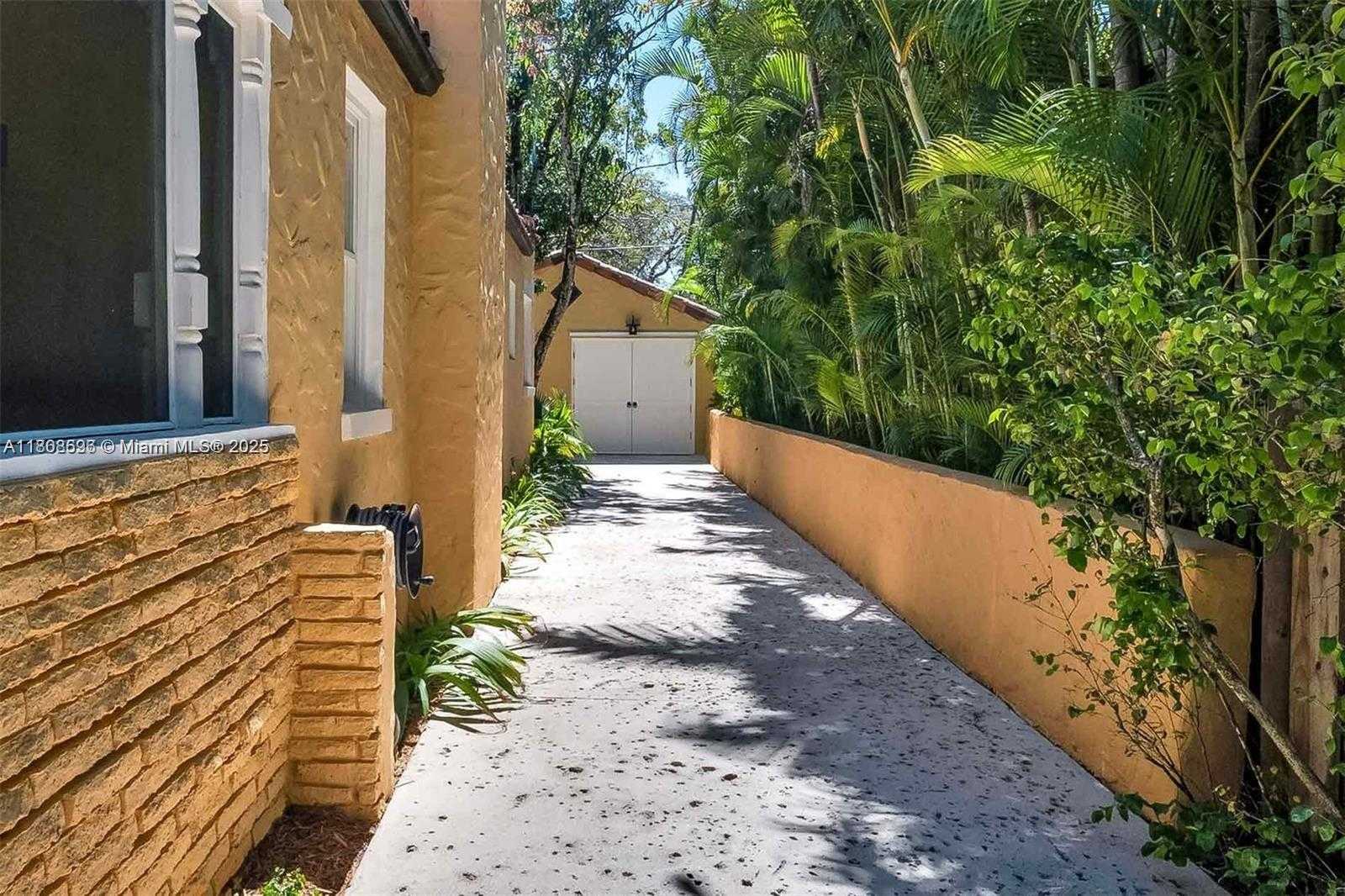 Small Image of 136 NORTH EAST 101ST ST, Miami Shores Number 10