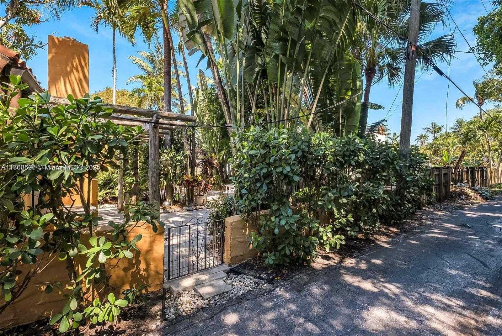 Small Image of 136 NORTH EAST 101ST ST, Miami Shores Number 12