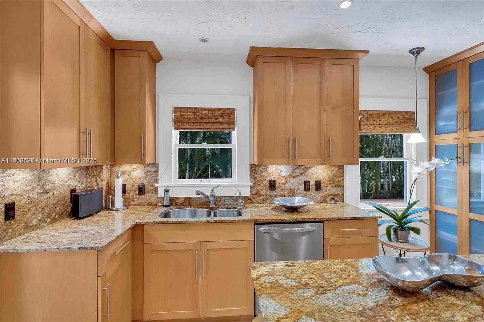 Small Image of 136 NORTH EAST 101ST ST, Miami Shores Number 24