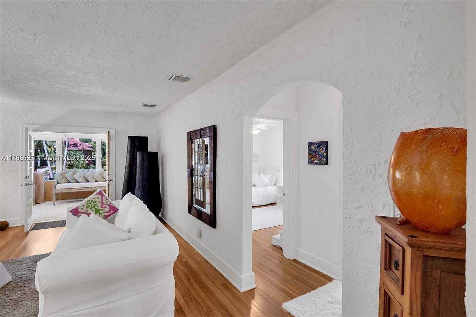 Small Image of 136 NORTH EAST 101ST ST, Miami Shores Number 28