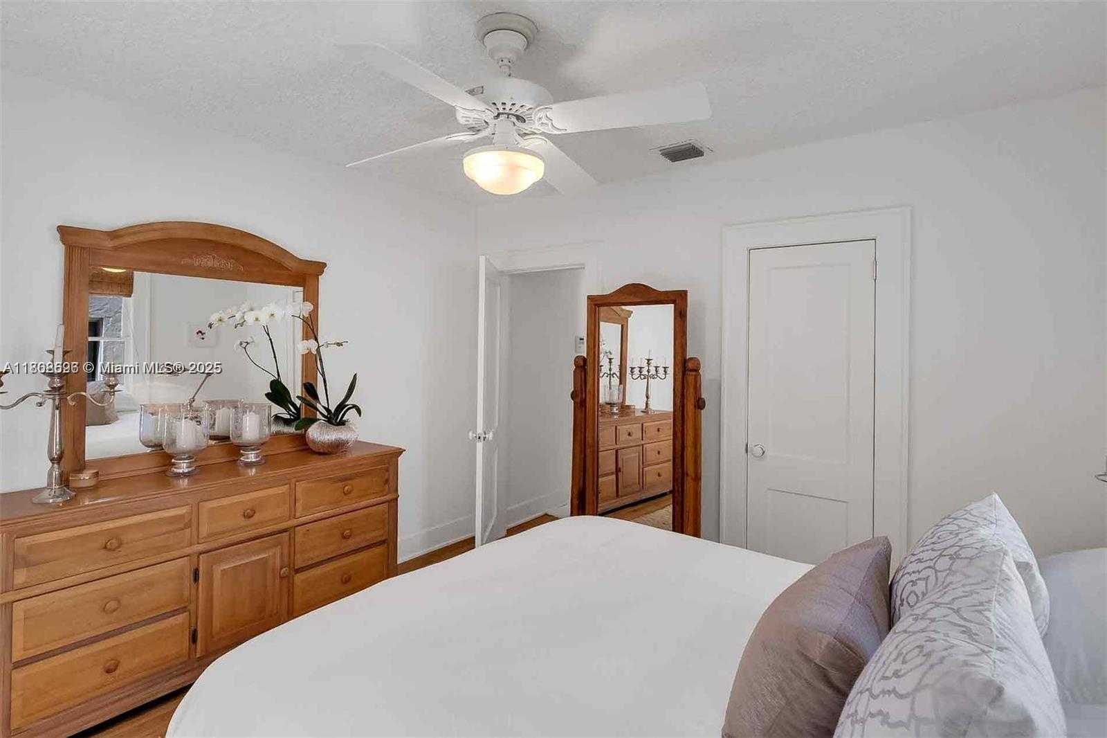 Small Image of 136 NORTH EAST 101ST ST, Miami Shores Number 32