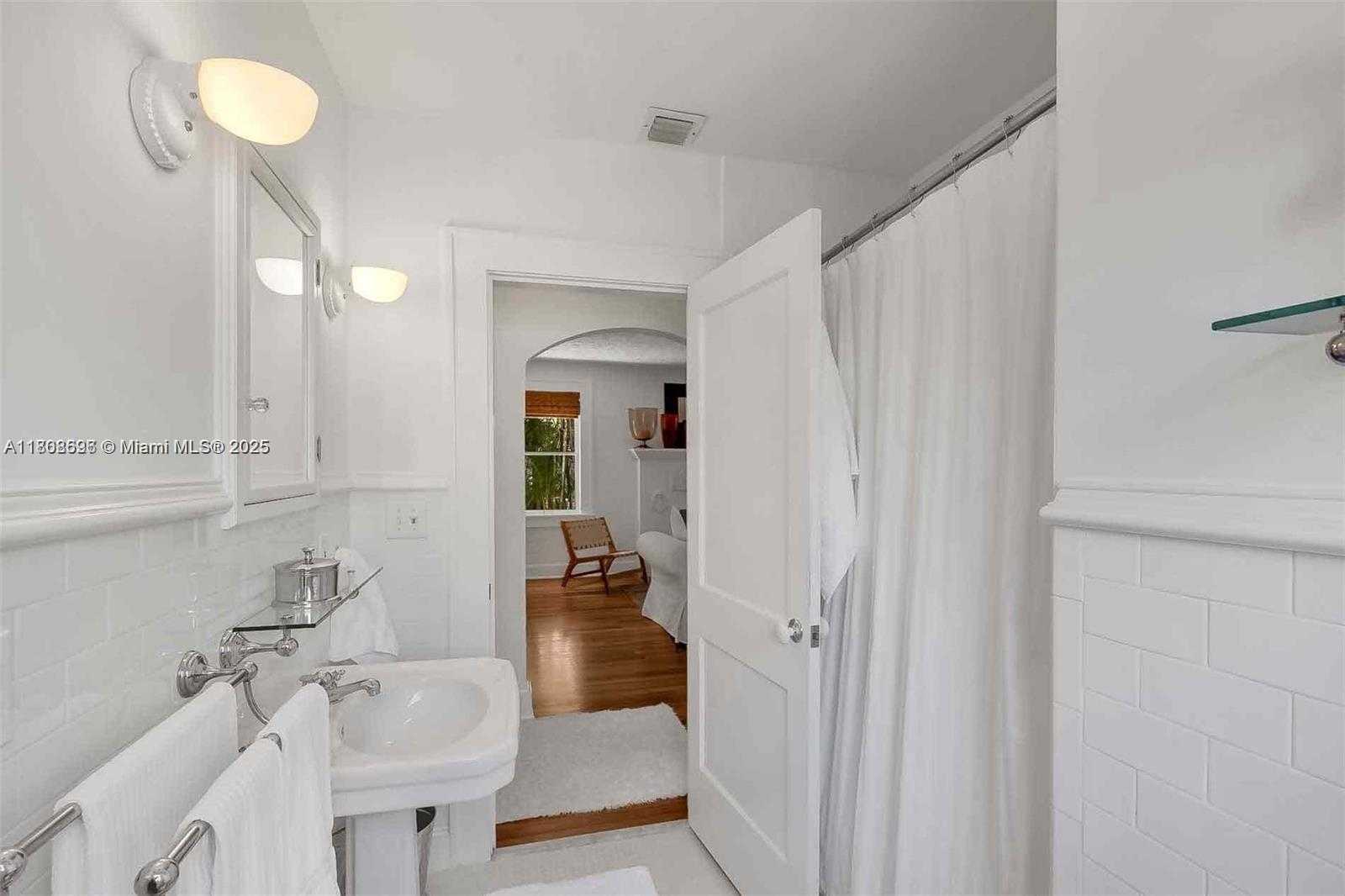 Small Image of 136 NORTH EAST 101ST ST, Miami Shores Number 38