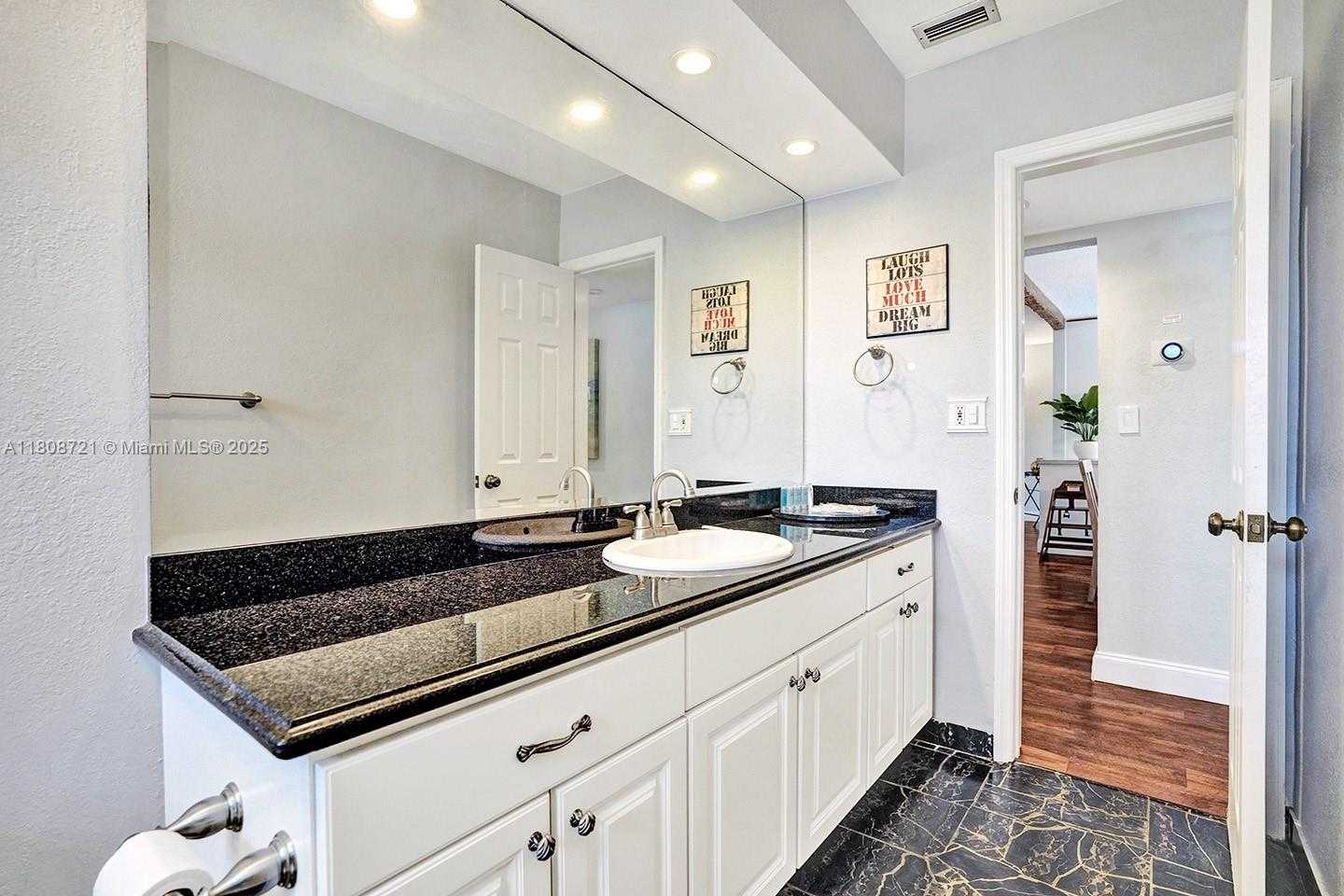 Small Image of 1245 WILEY ST, Hollywood Number 18