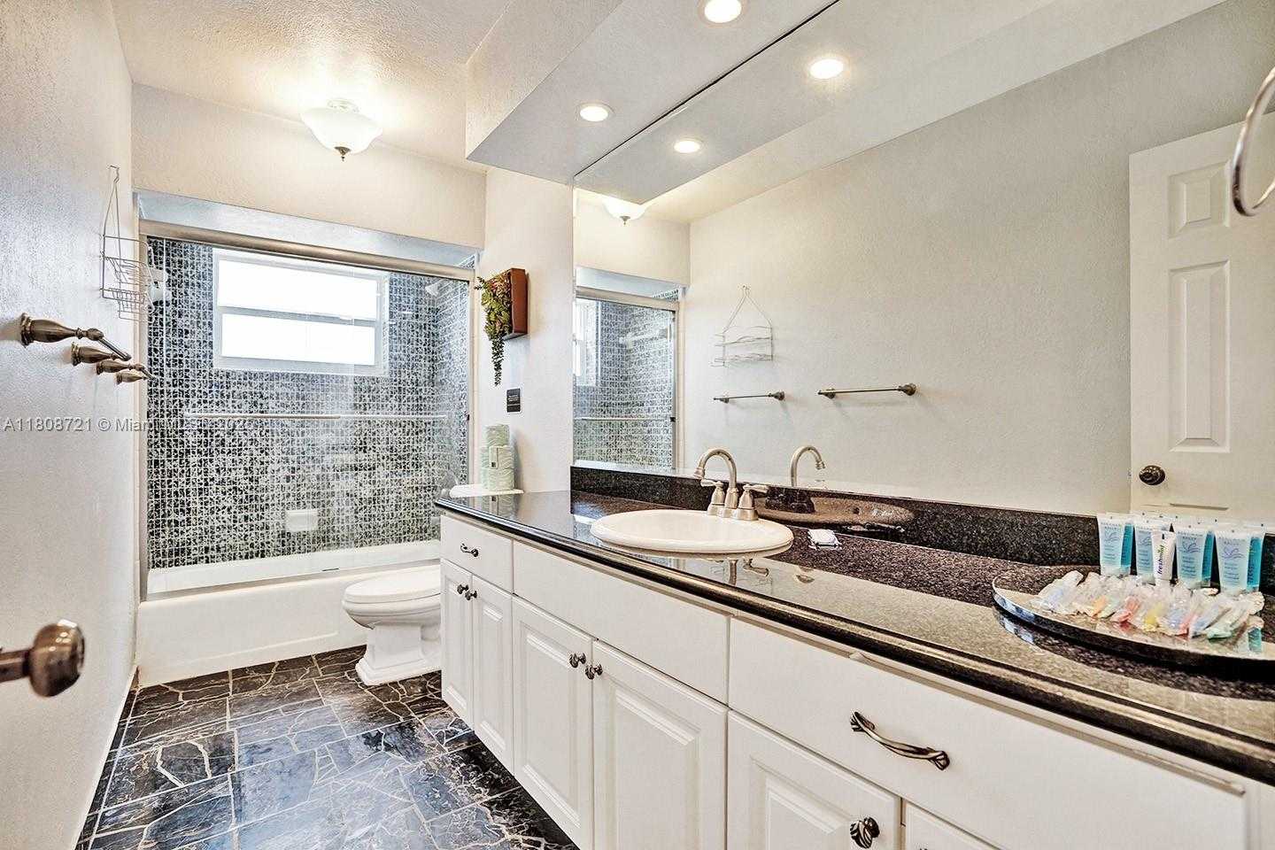 Small Image of 1245 WILEY ST, Hollywood Number 19