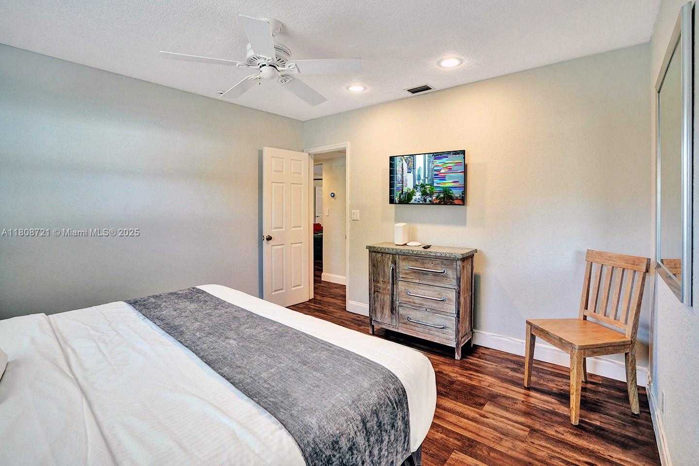 Small Image of 1245 WILEY ST, Hollywood Number 22