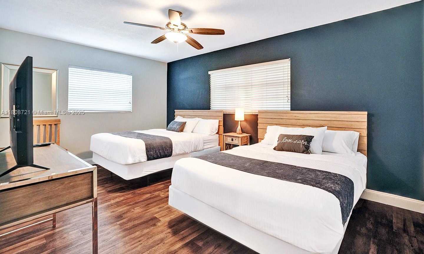 Small Image of 1245 WILEY ST, Hollywood Number 24