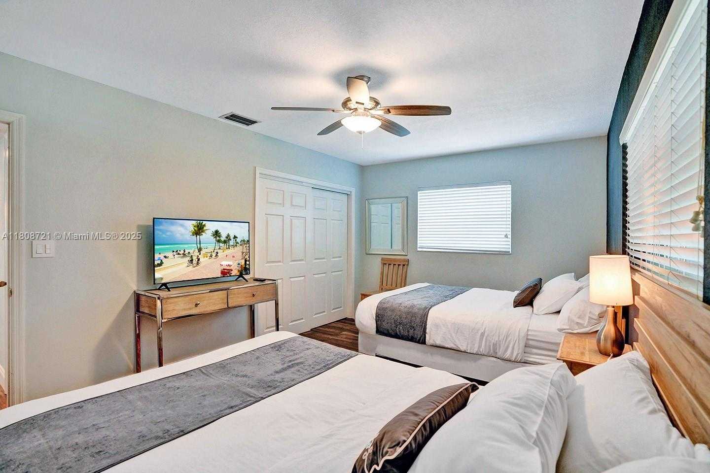 Small Image of 1245 WILEY ST, Hollywood Number 25