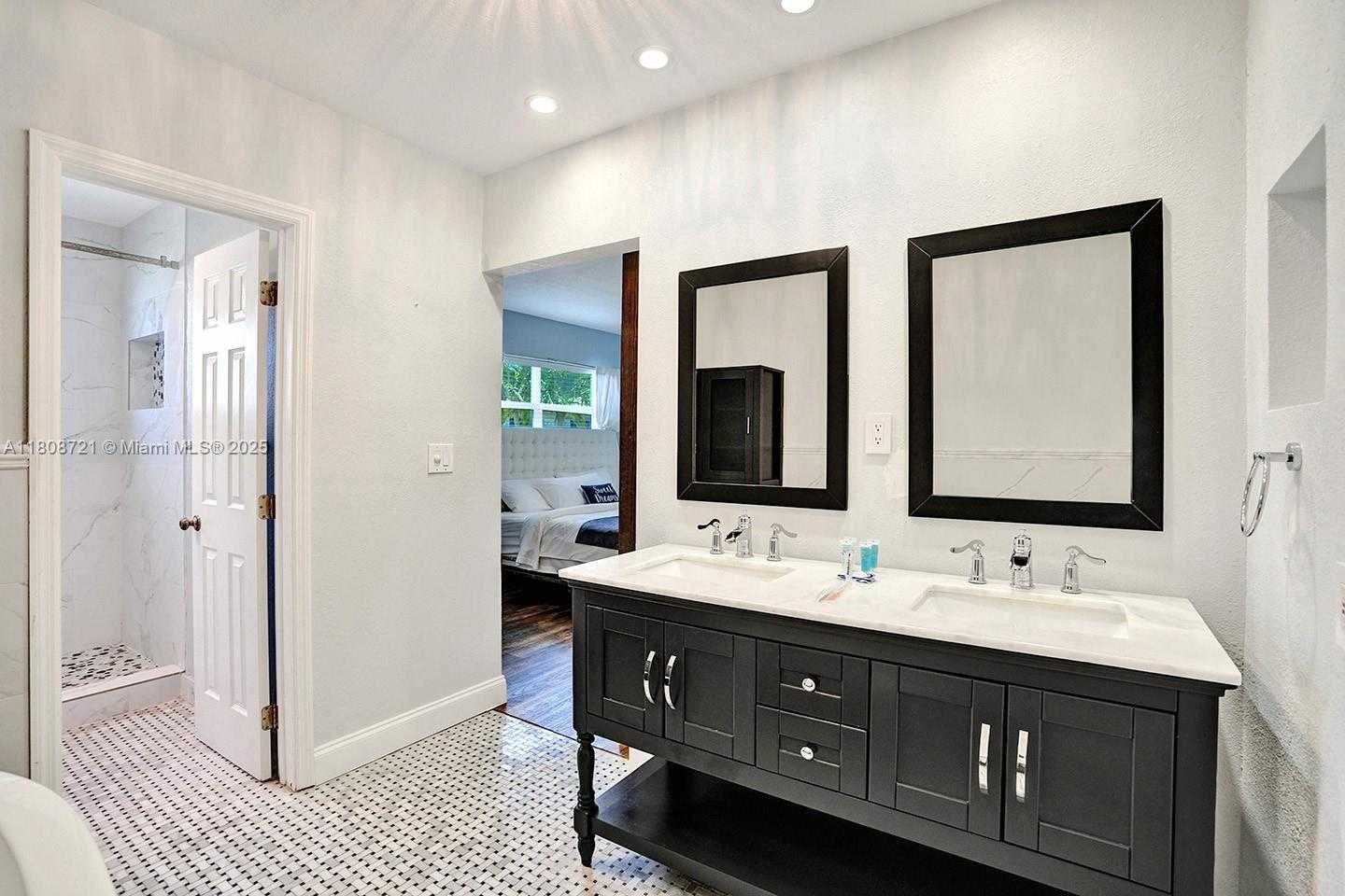 Small Image of 1245 WILEY ST, Hollywood Number 30