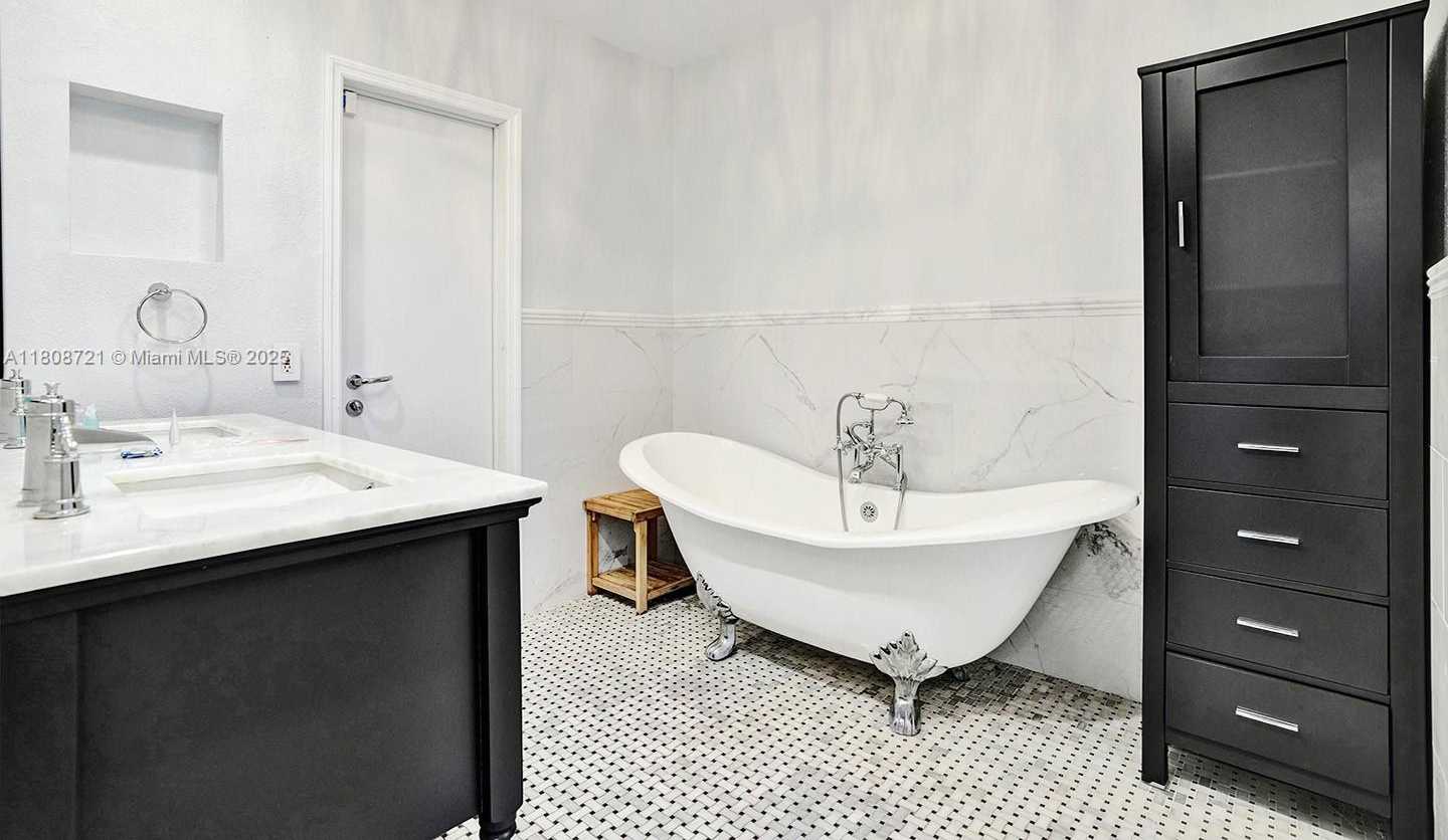 Small Image of 1245 WILEY ST, Hollywood Number 32