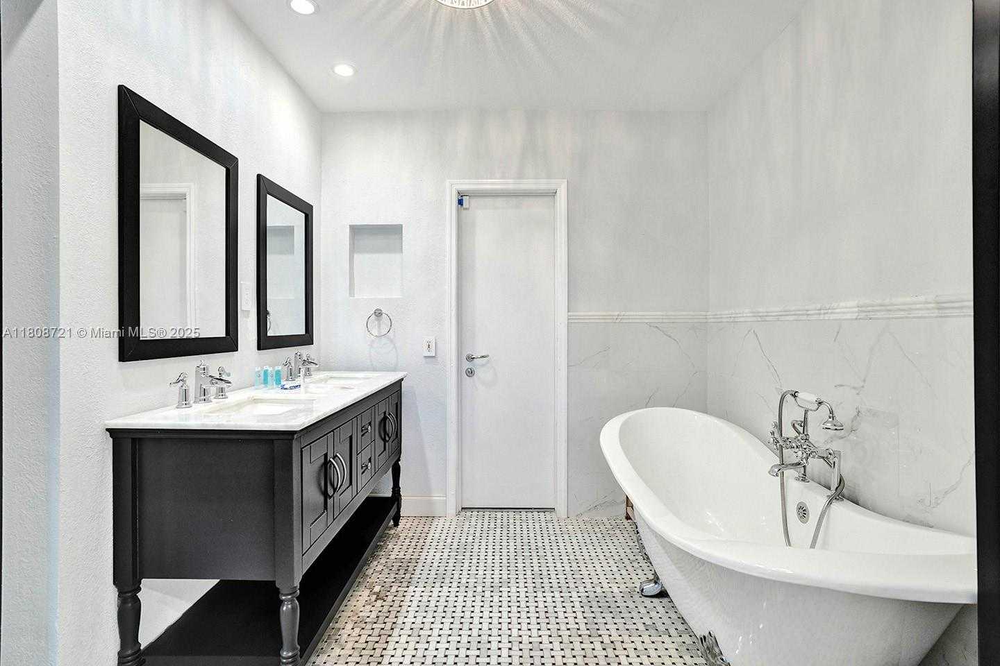 Small Image of 1245 WILEY ST, Hollywood Number 33