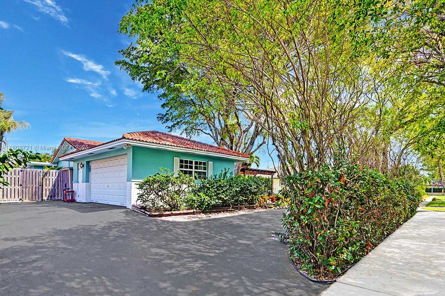 Small Image of 1245 WILEY ST, Hollywood Number 4