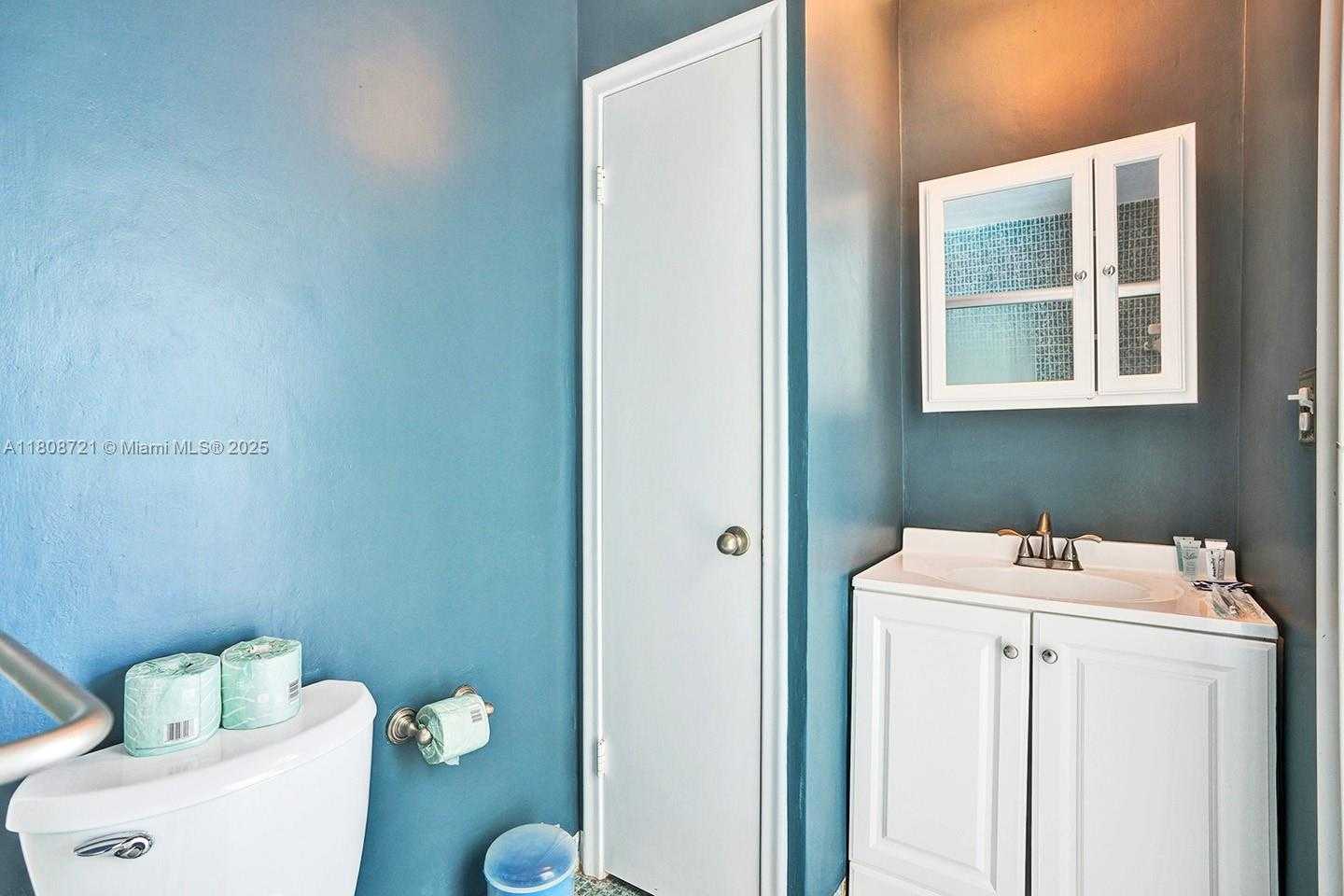 Small Image of 1245 WILEY ST, Hollywood Number 42