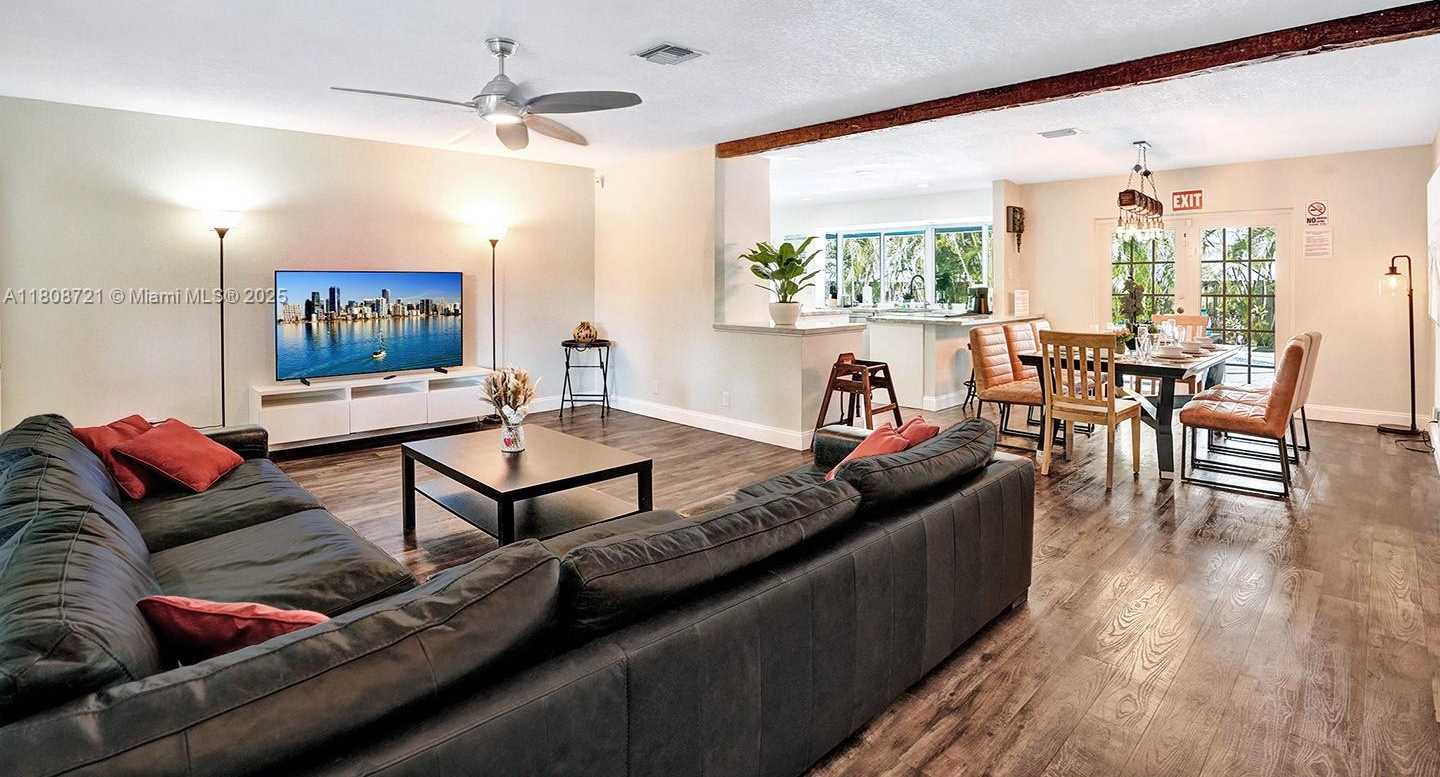 Small Image of 1245 WILEY ST, Hollywood Number 6