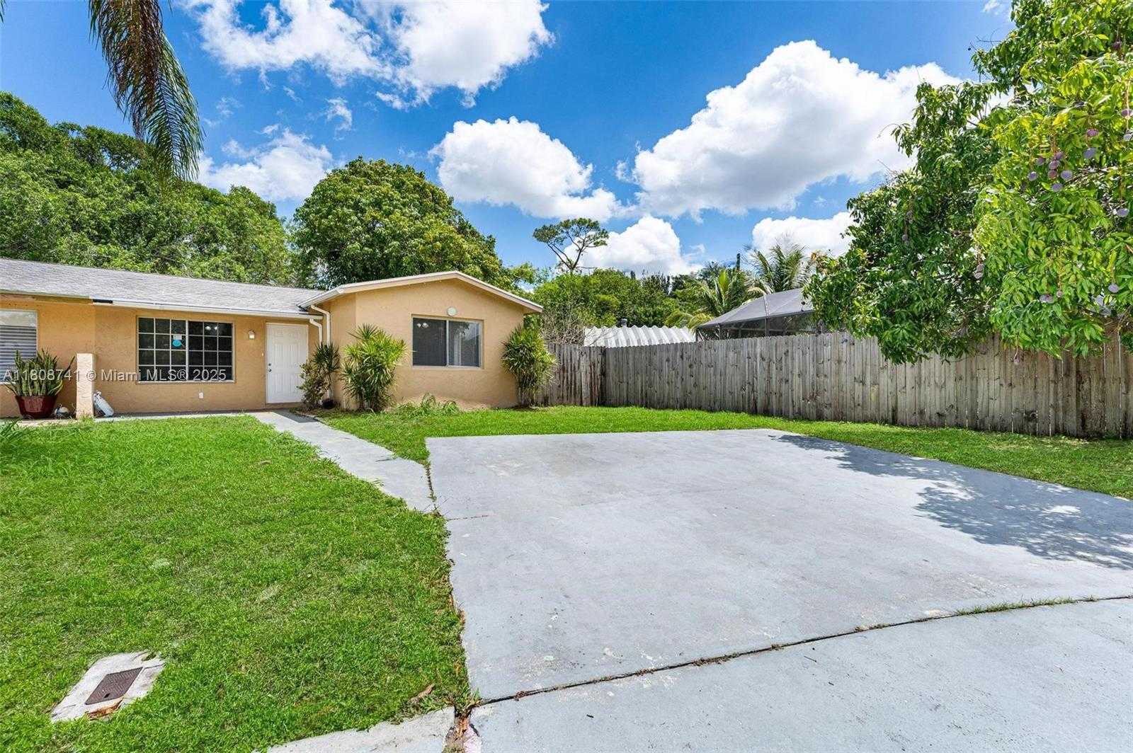 Small Image of 22123 SW 62nd Ct, Boca Raton, FL 33428, USA Number 2