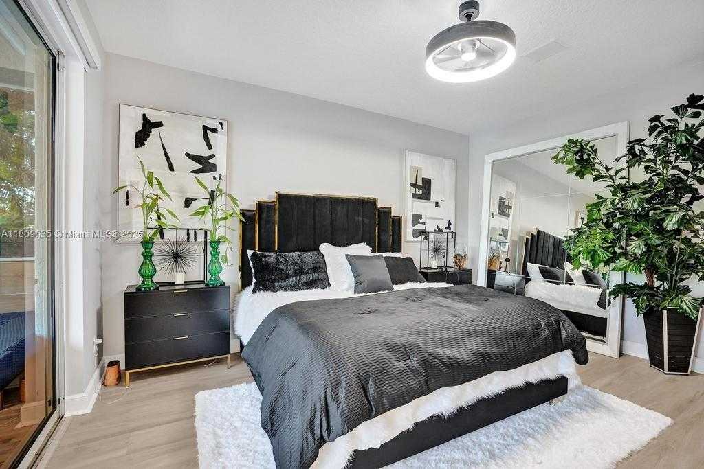Small Image of 8580 EGRET LAKES LN, West Palm Beach Number 38