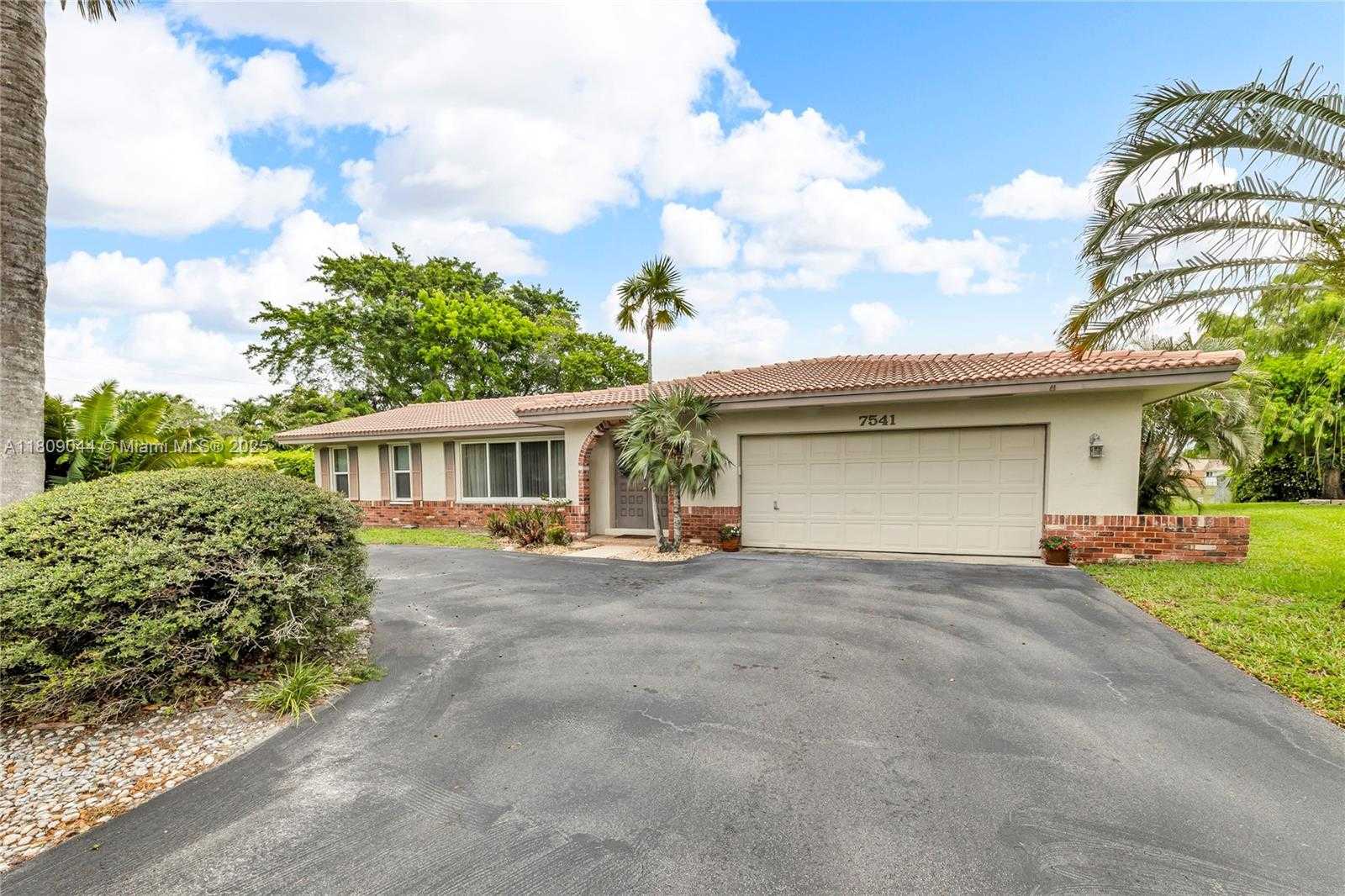 Small Image of 7541 SOUTH WEST 9TH ST, Plantation Number 2