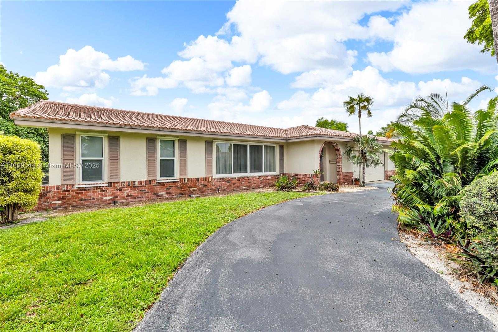 Small Image of 7541 SOUTH WEST 9TH ST, Plantation Number 4